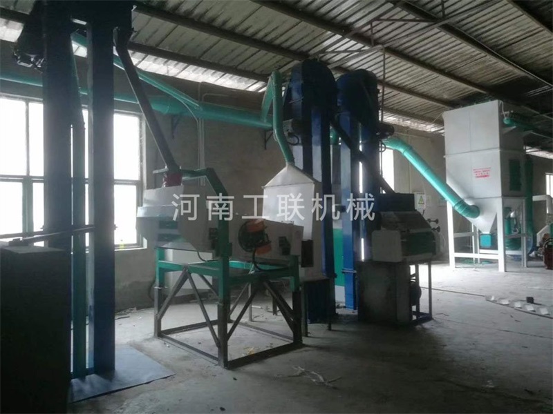 河南制曲機(jī)廠家：釀酒設(shè)備在釀造時(shí)要需要注意哪些方面？